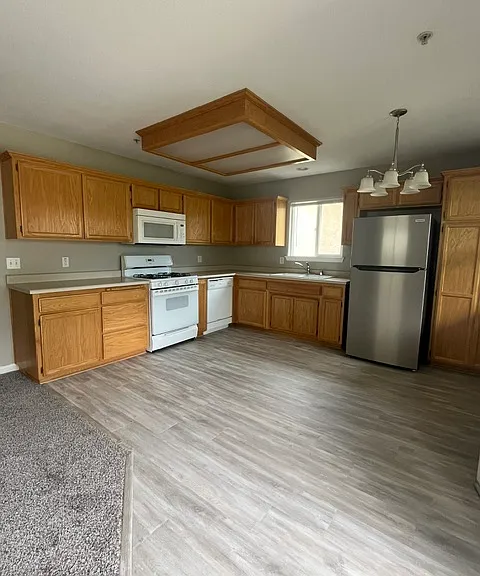 519 N Ferrocarril Rd — Photo 2