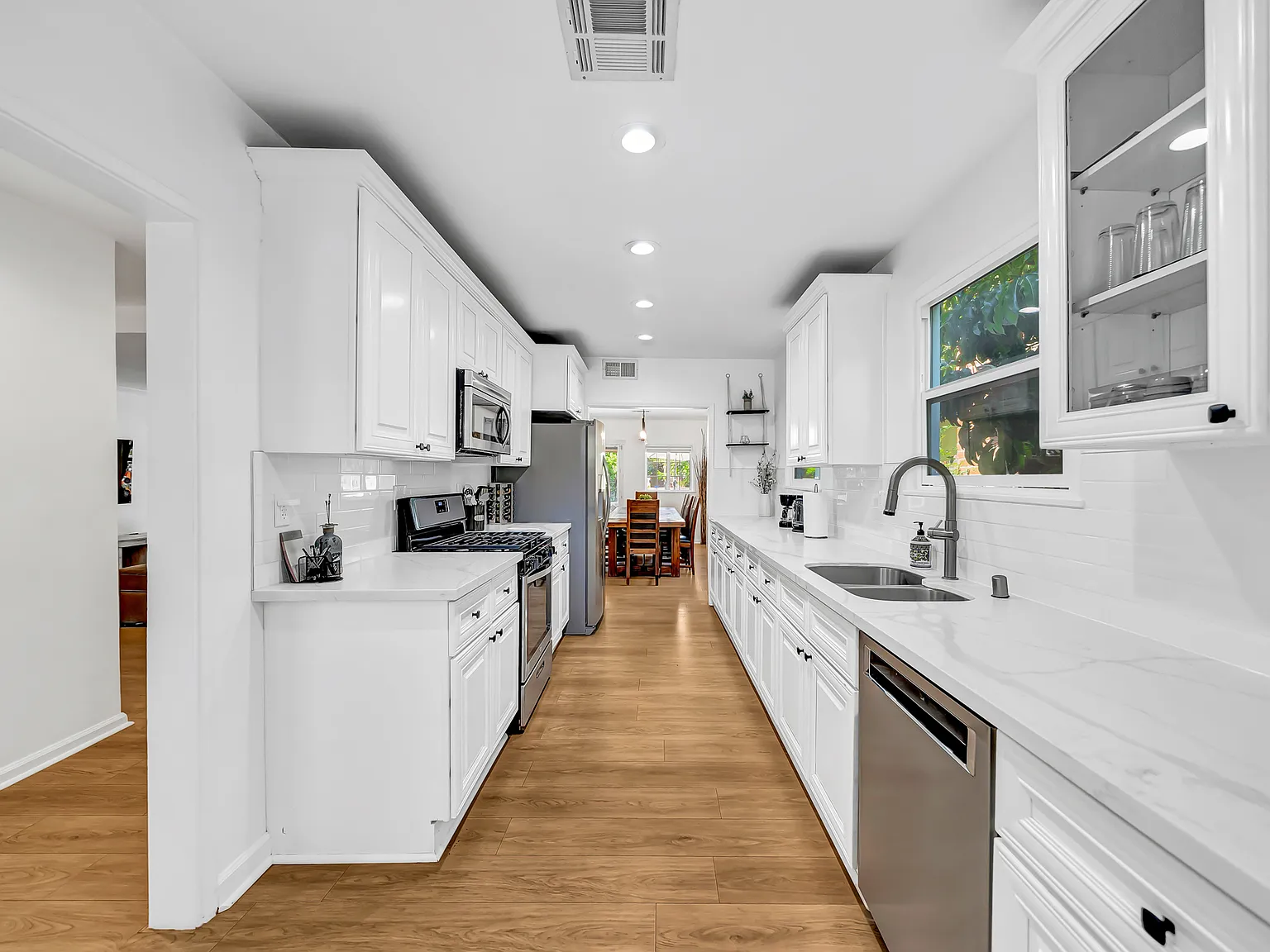 4 bed, 2100 sqft, $7,500 — Photo 4