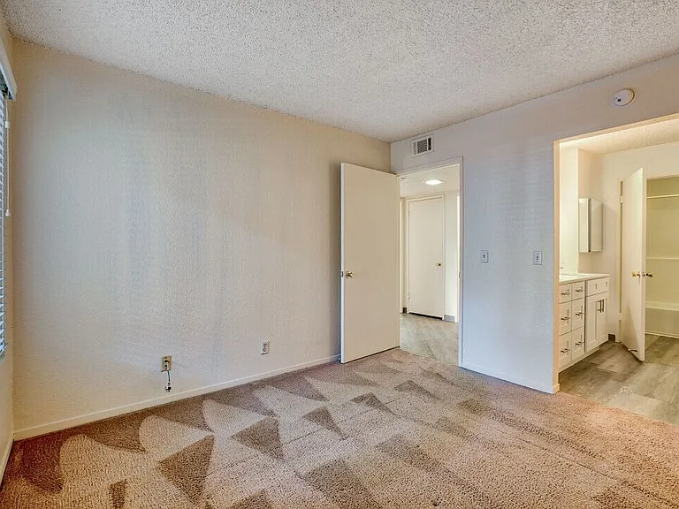 Willow Glen Apartments — Photo 11