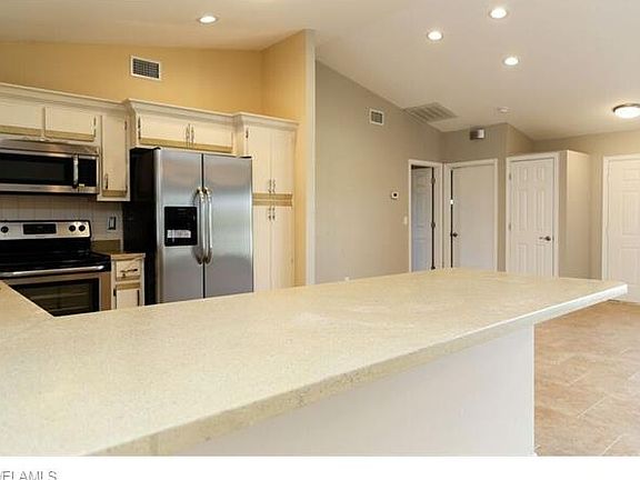 4th image of 506 SE 9th Ave