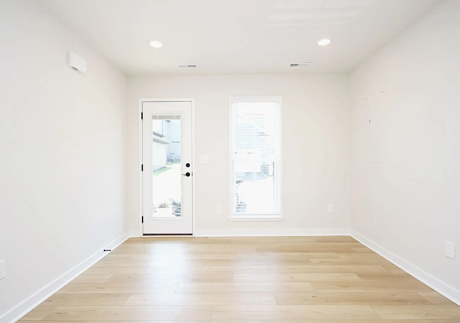 Dog-Friendly End-Unit Townhome in Desirable Old Trail, Crozet — Photo 3