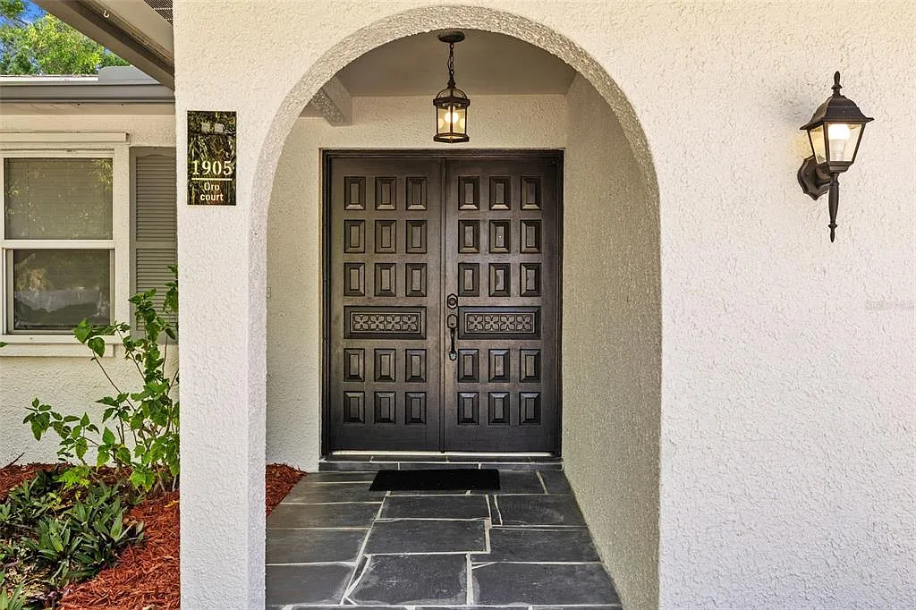 4 bed, 2.0 bath, 2126 sqft, $4,200 — Photo 2