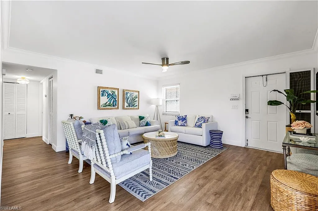 2 bed, 2.0 bath, 1062 sqft, $5,250 — Photo 3