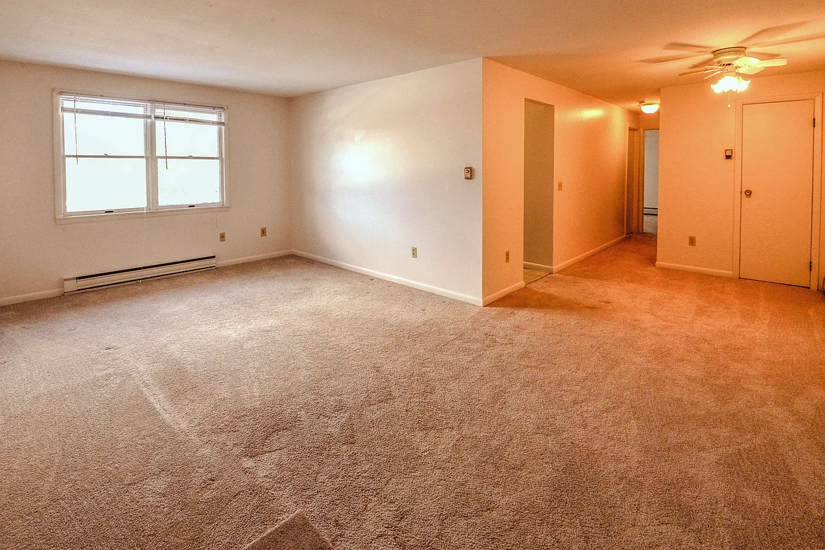 Building Photo - 426 Winthrop Dr #9