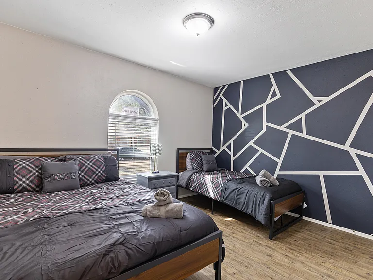 909 Arbor Downs Dr — Photo 22