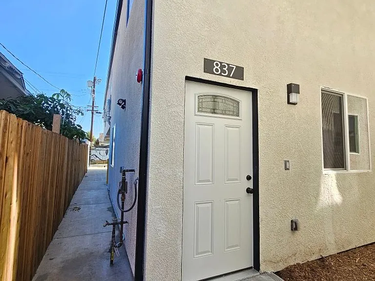 33(835E) — Photo 21