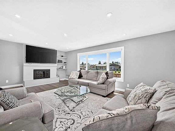 3rd image of 4932 S Rundlehorn Dr NE
