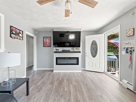 4th image of 139 Seabury St