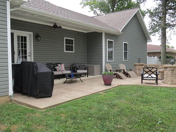 4th image of 929 S Lake Dr
