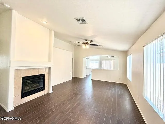 3 bed, 2.0 bath, 1599 sqft, $1,900 — Photo 3
