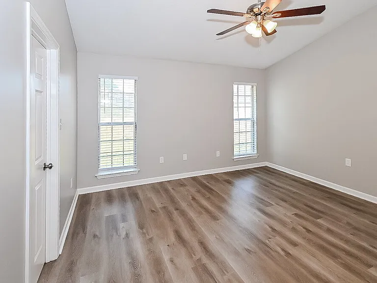 1883 Crescent Ln — Photo 7