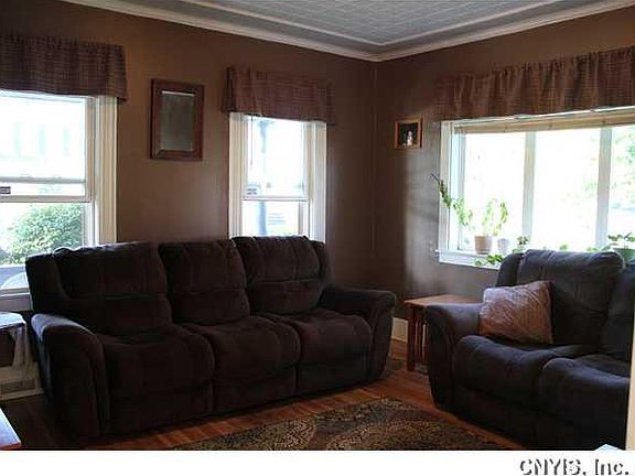 4th image of 205 E Heman St