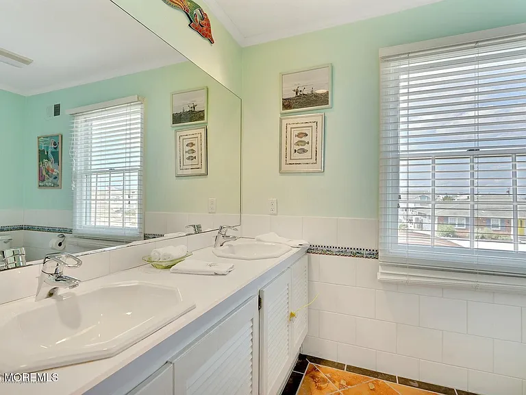 323 Cove Dr — Photo 33