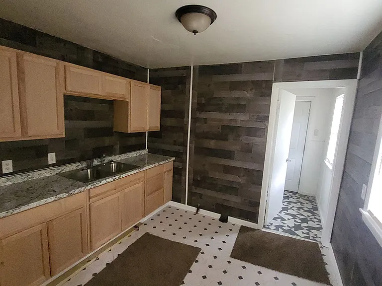 3701 N Whitney Ave — Photo 8