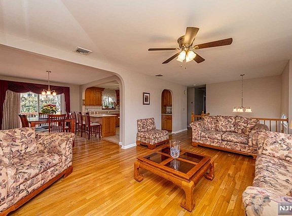 5th image of 86 Cardinal Ln