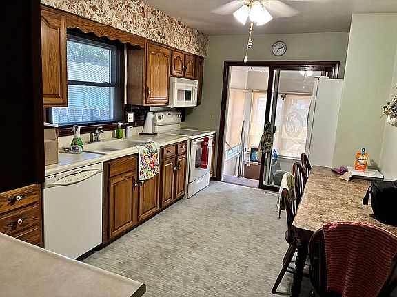 2nd image of 914 Fredette Ave