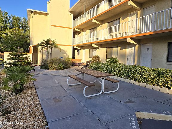 3rd image of 633 S Palmetto Ave #1040