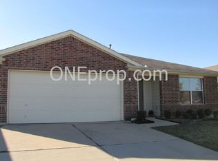 1812 Crested Butte Dr, Fort Worth, TX 76131