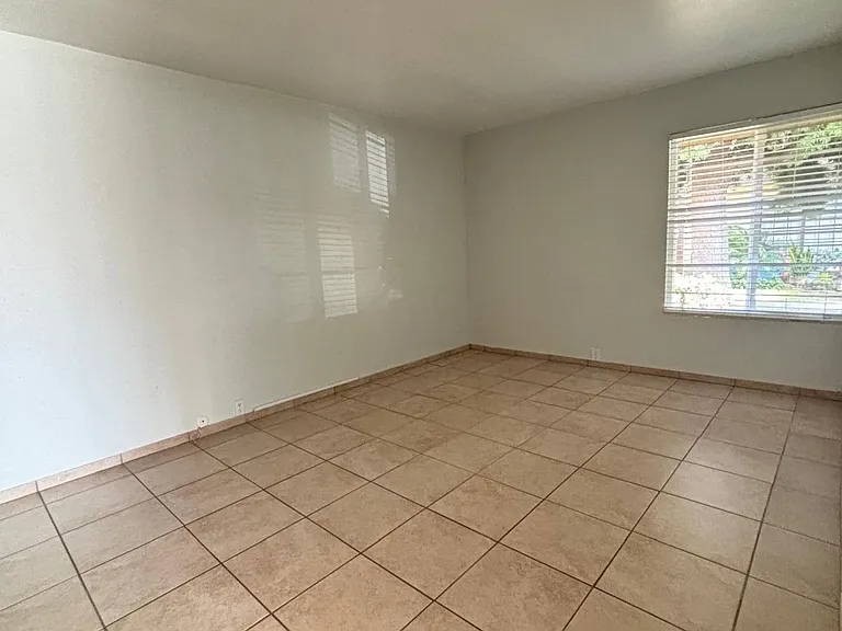 1729 Regency Way #C — Photo 12
