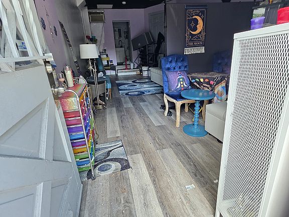 3rd image of 810 S 9th St