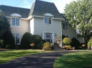 259 Golf Course Rd, Amsterdam, NY 12010