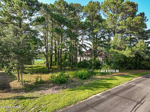 2nd image of 842 N Reeve Road