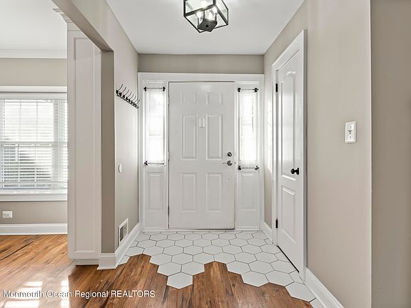 5th image of 52 Aberdare Court Unit 6