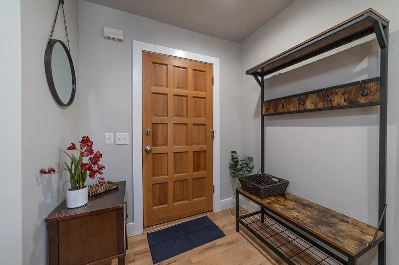 Amazing location! Landscaping included! Located between Downtown and The Box Factory! — Photo 3