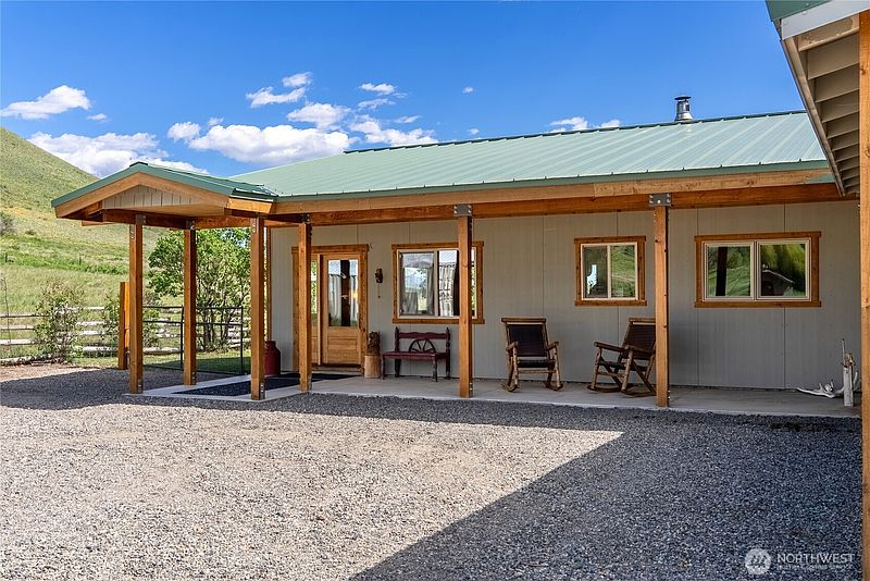 3rd image of 446 Rendezvous Road