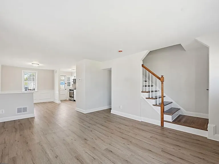 308 Georgia Ave NE — Photo 12