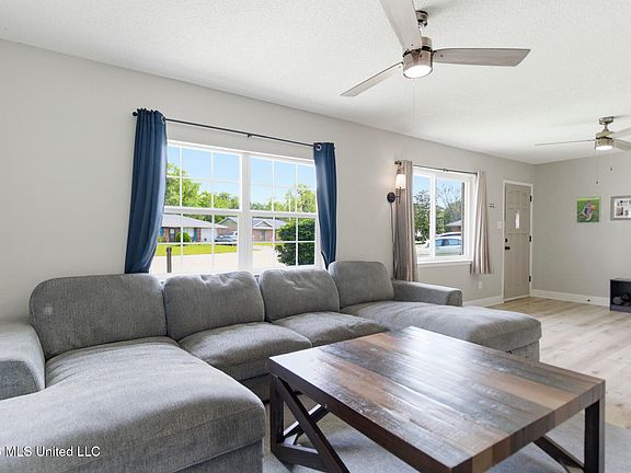 3rd image of 2616 W Angela Cir