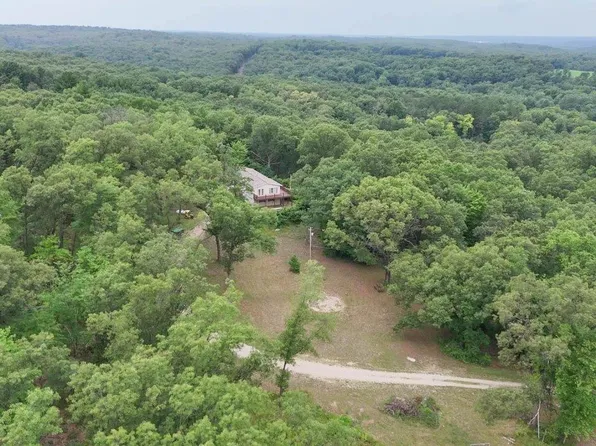 9549 Black Oak Dr, Lowell, MI 49331