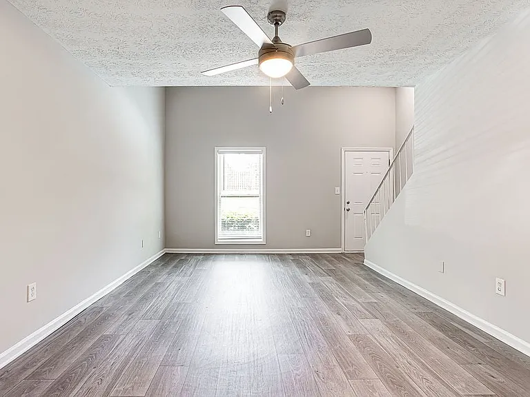 The Ellis Apartments — Photo 35