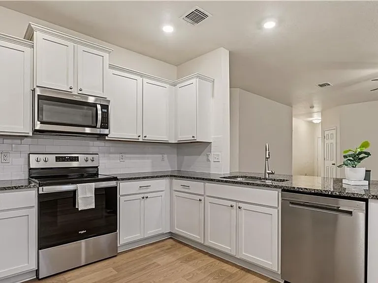 2405 Elba Dr — Photo 3