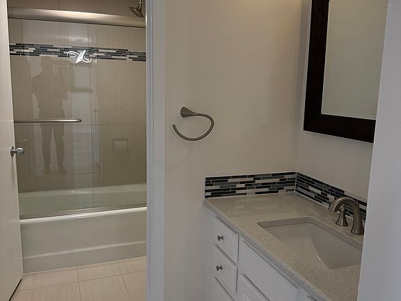 5th image of 800 N Pearl St APT 611