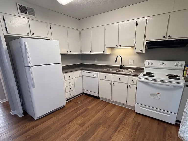 142 Stoneridge Dr — Photo 12