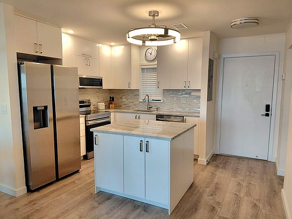 2nd image of 305-1602 Stickney Point Rd #1602-305
