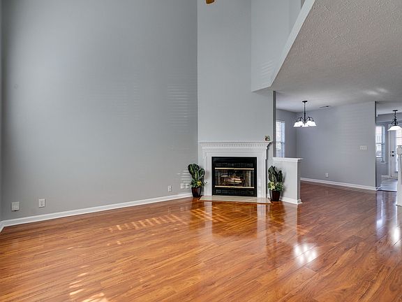 5th image of 824 Brandyleigh Ct