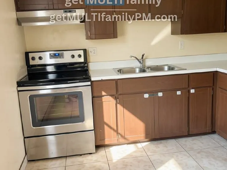 5131 E Oak St — Photo 2