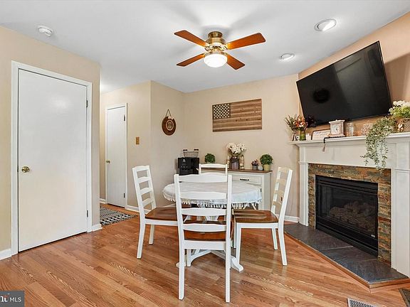 3rd image of 104 Yorkshire Way