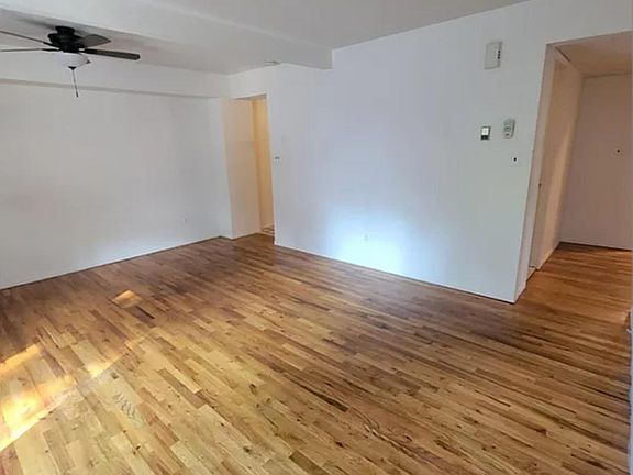 3rd image of 190 Bayville Ave APT 2