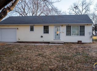 1742 SW Burnett Rd, Topeka, KS 66604