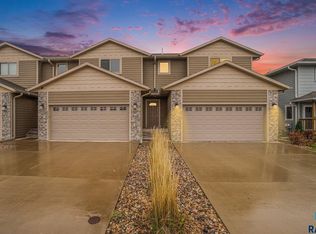 4217 N Knob Hill Ct, Sioux Falls, SD 57107