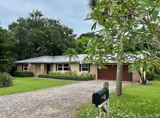9 Via Lucindia Dr N, Sewalls Point, FL 34996