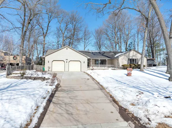 2646 Oakwood Dr, Green Bay, WI 54304