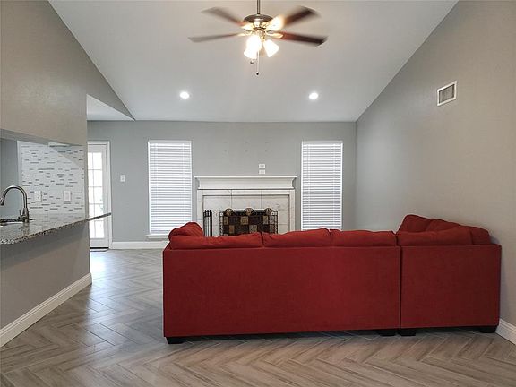 3rd image of 1503 Legget St