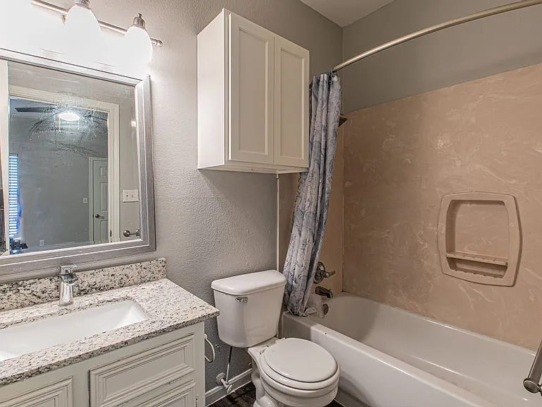 1521 Bagby Ave #D — Photo 7