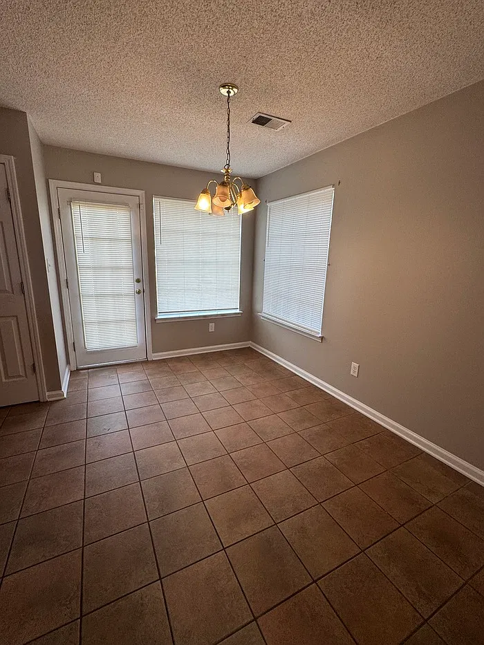 4 bed, 2.5 bath, 1830 sqft, $2,150 — Photo 4