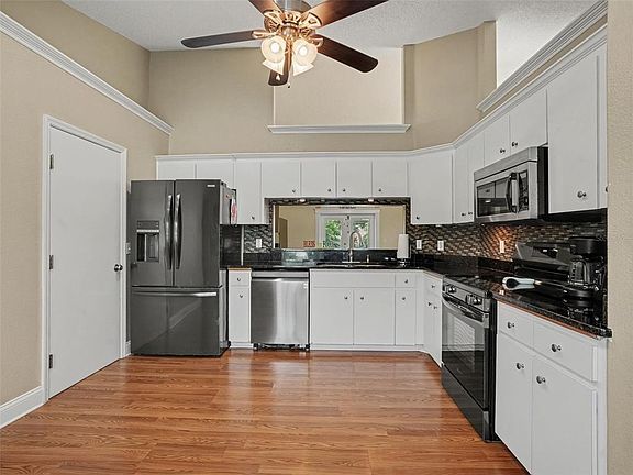 5th image of 128 BRIGHTON CIRCLE