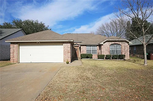 2308 Sycamore Trl Photo 1